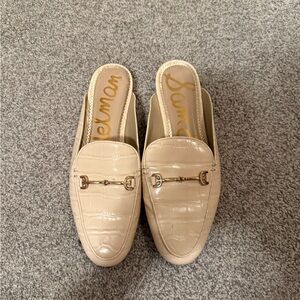 SAM Cream Croc-Embossed Mules